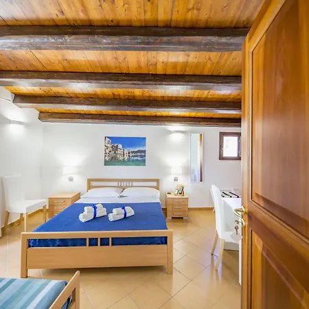 In Blu 4* Чефалу