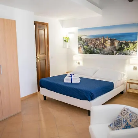 Πανσιόν In Blu 4*