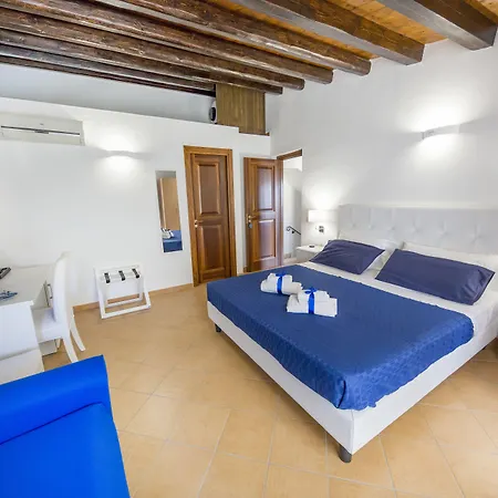 Πανσιόν In Blu 4*
